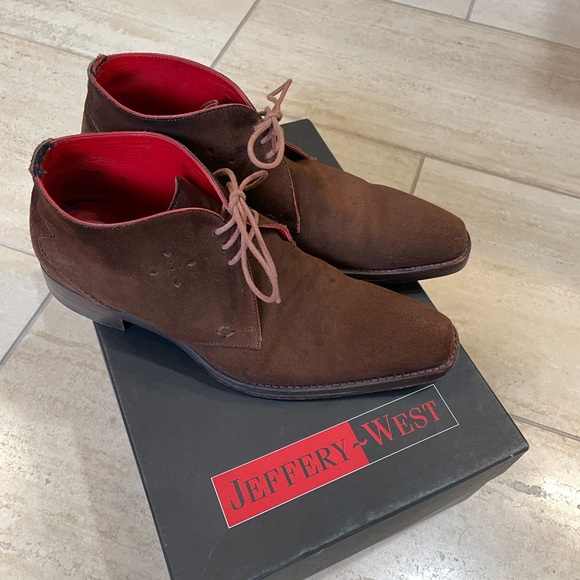Men's Brown Chukka Boots with Red Interior - Picture 1 of 4